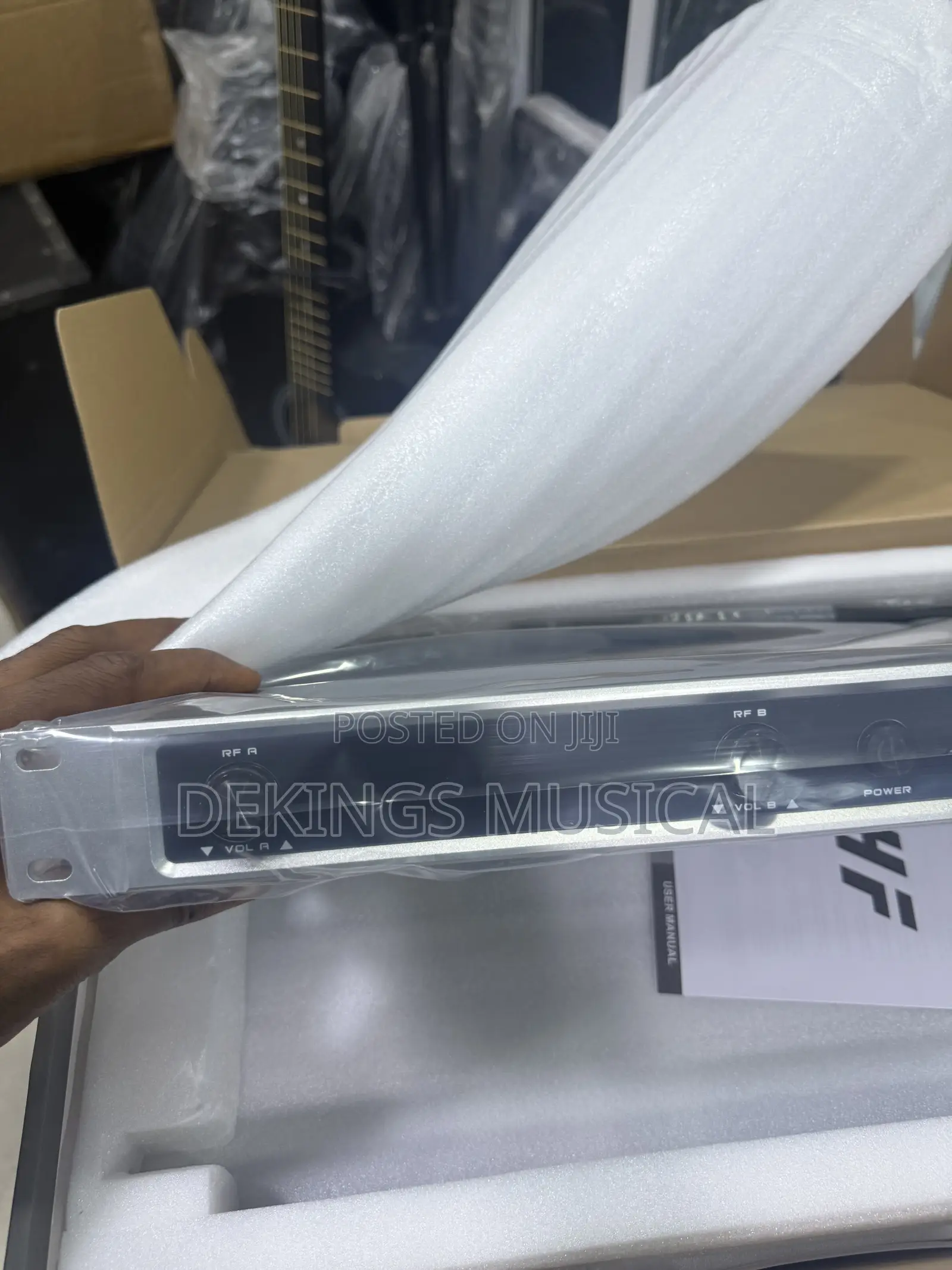 Shure 4 in 1 Wireless Microphone Ip88s