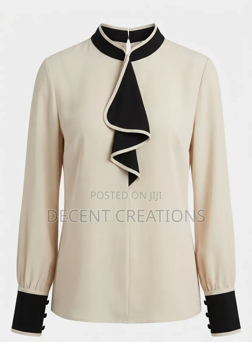 Mid - Year Promo: New Off White Top With Ruffle Neck. Size 2xl.