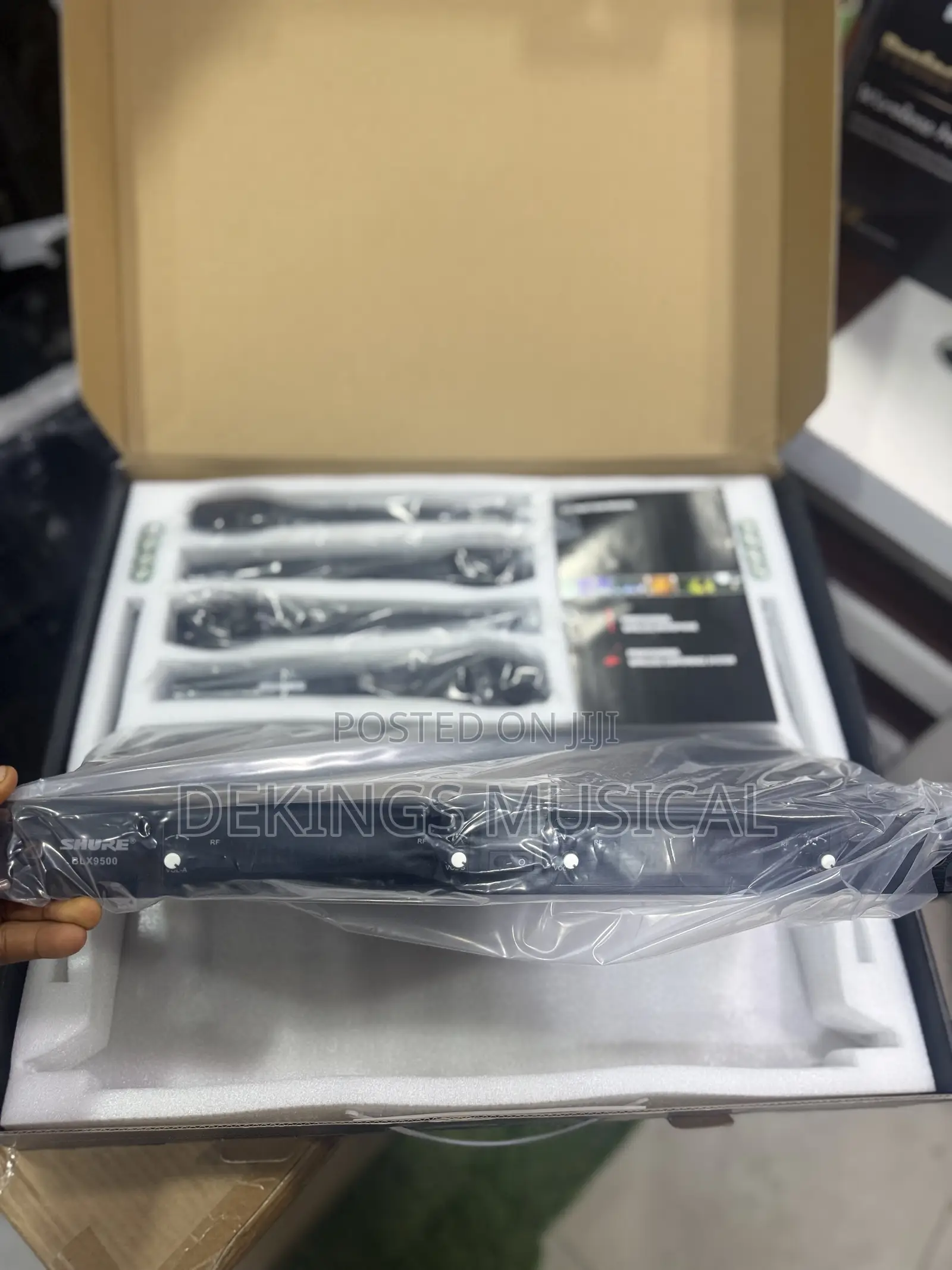 Shure Blx9500 4 Wireless Microphone System - 4 Channels Microphone