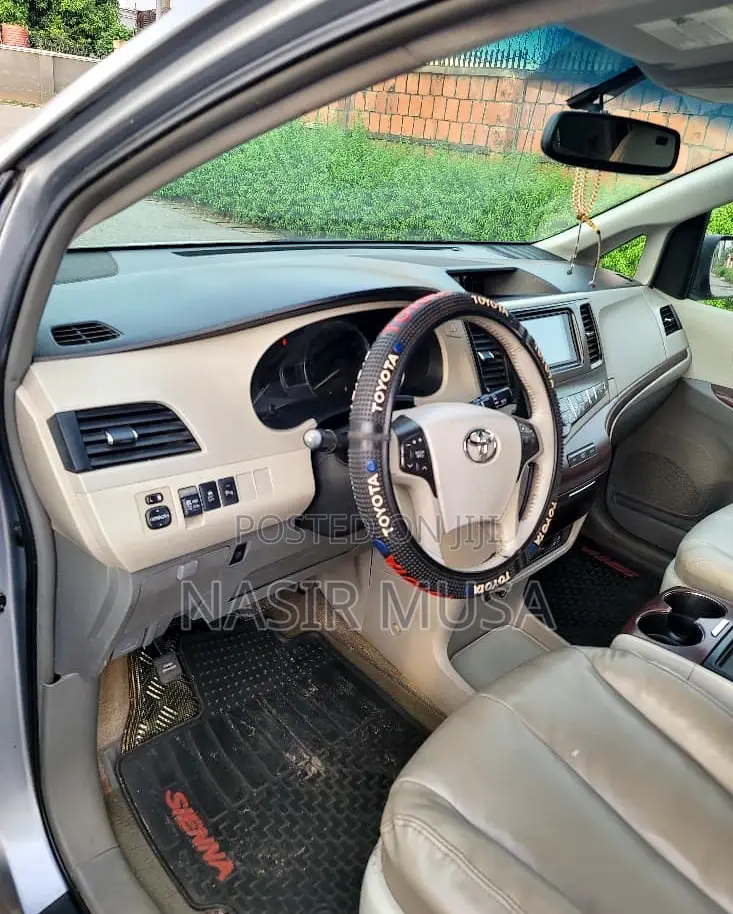 Toyota Sienna 2015 Gray