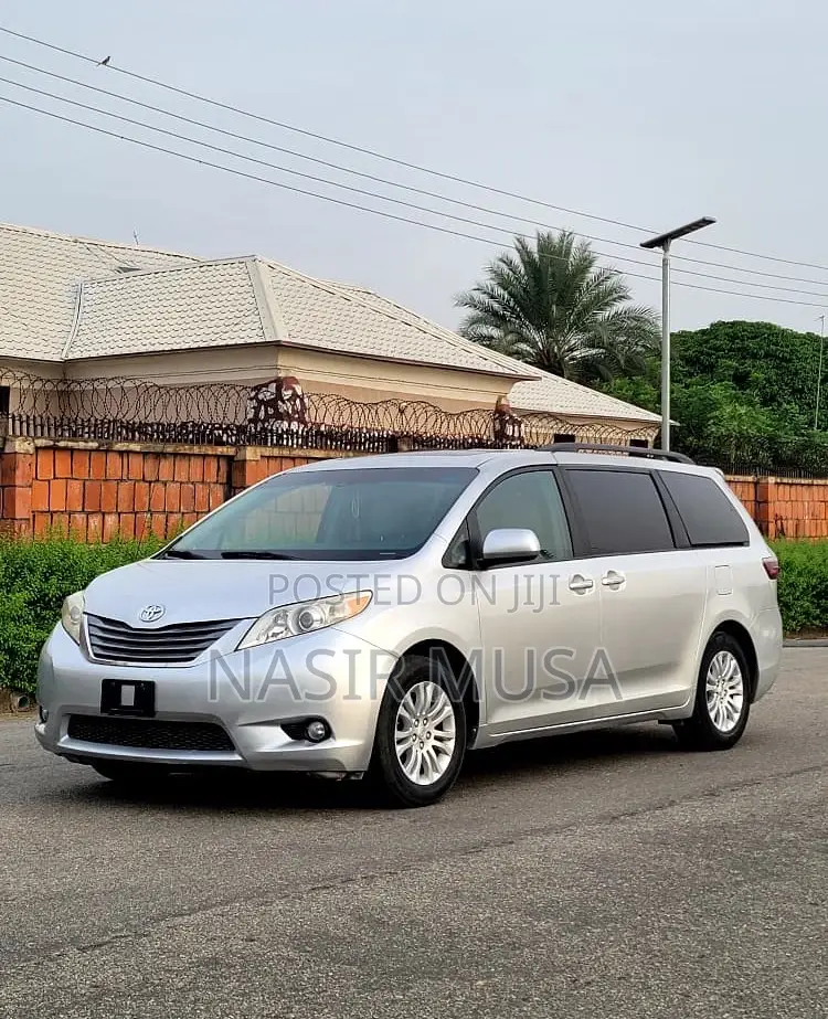 Toyota Sienna 2015 Gray