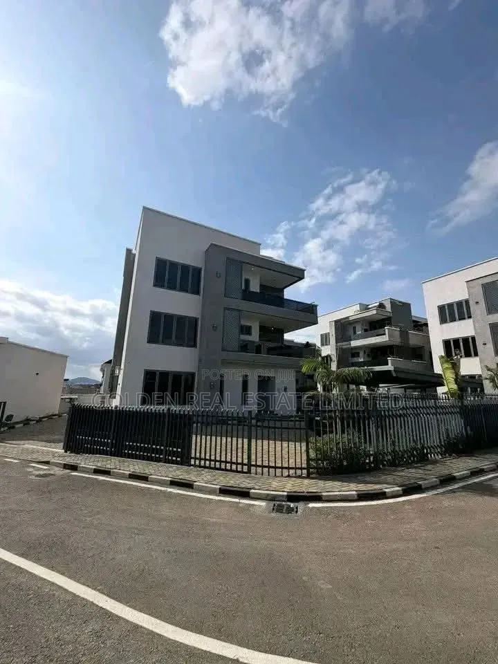 5bdrm Duplex in Wuye for sale