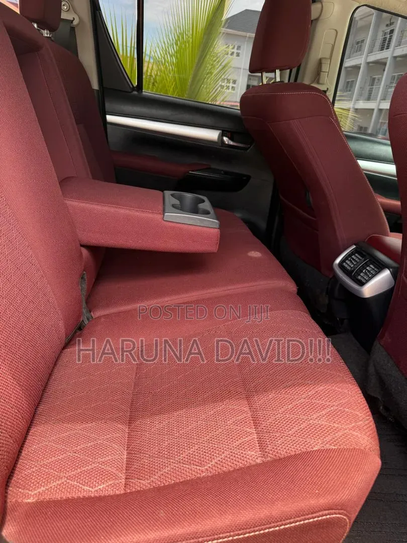 Toyota Hilux 2023 White