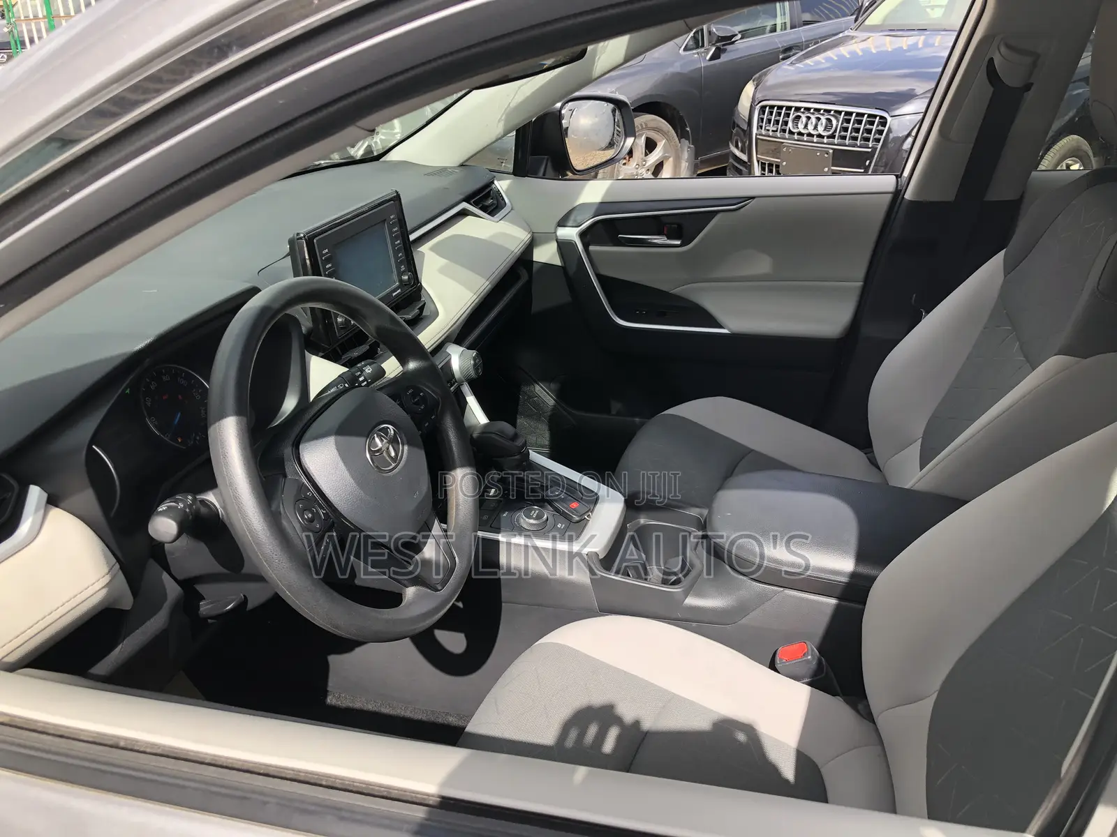 Toyota RAV4 XLE 2021 Silver