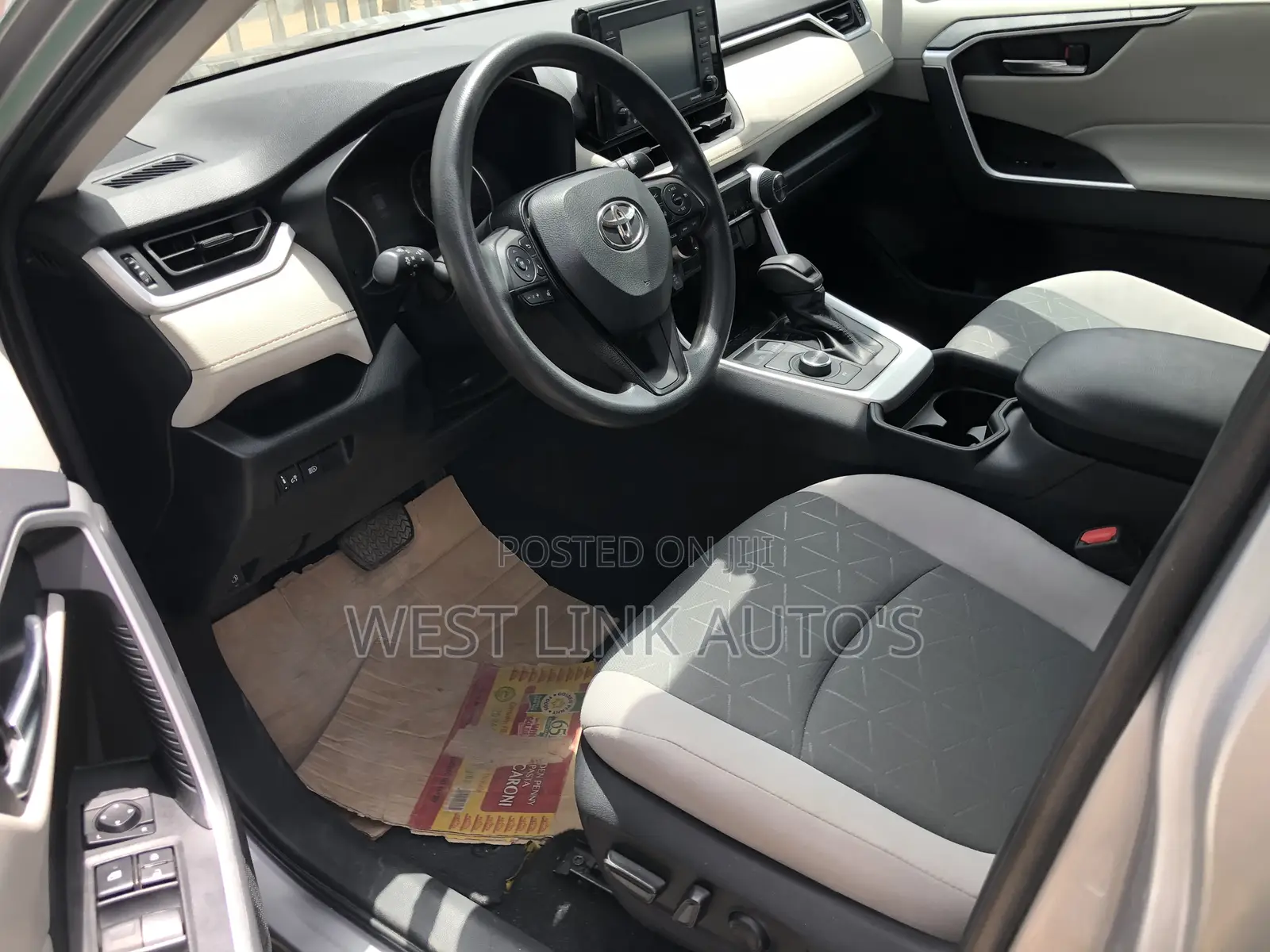 Toyota RAV4 XLE 2021 Silver