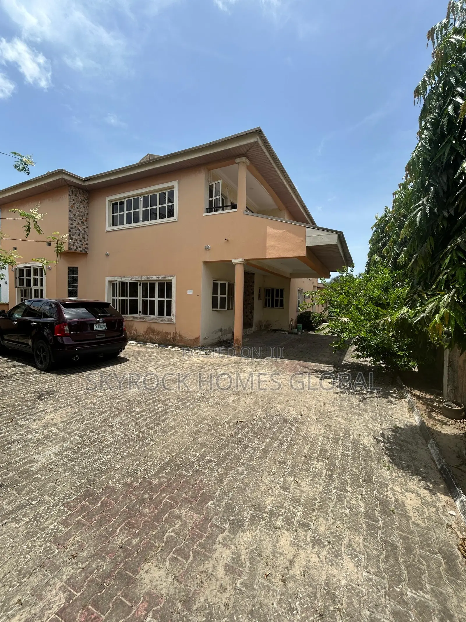 7bdrm Duplex in Ado / Ajah for sale