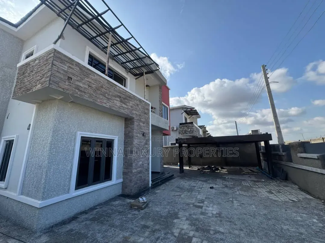 4bdrm Duplex in Von Axis, Lugbe for sale