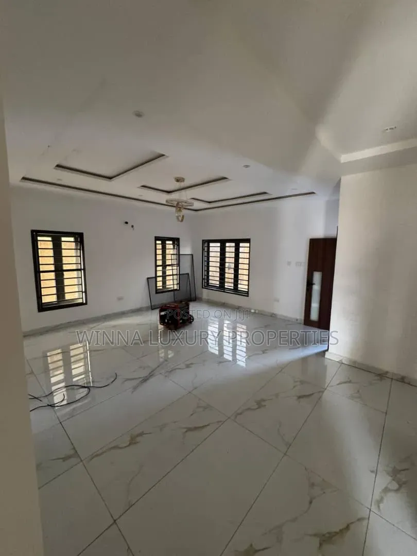 4bdrm Duplex in Von Axis, Lugbe for sale