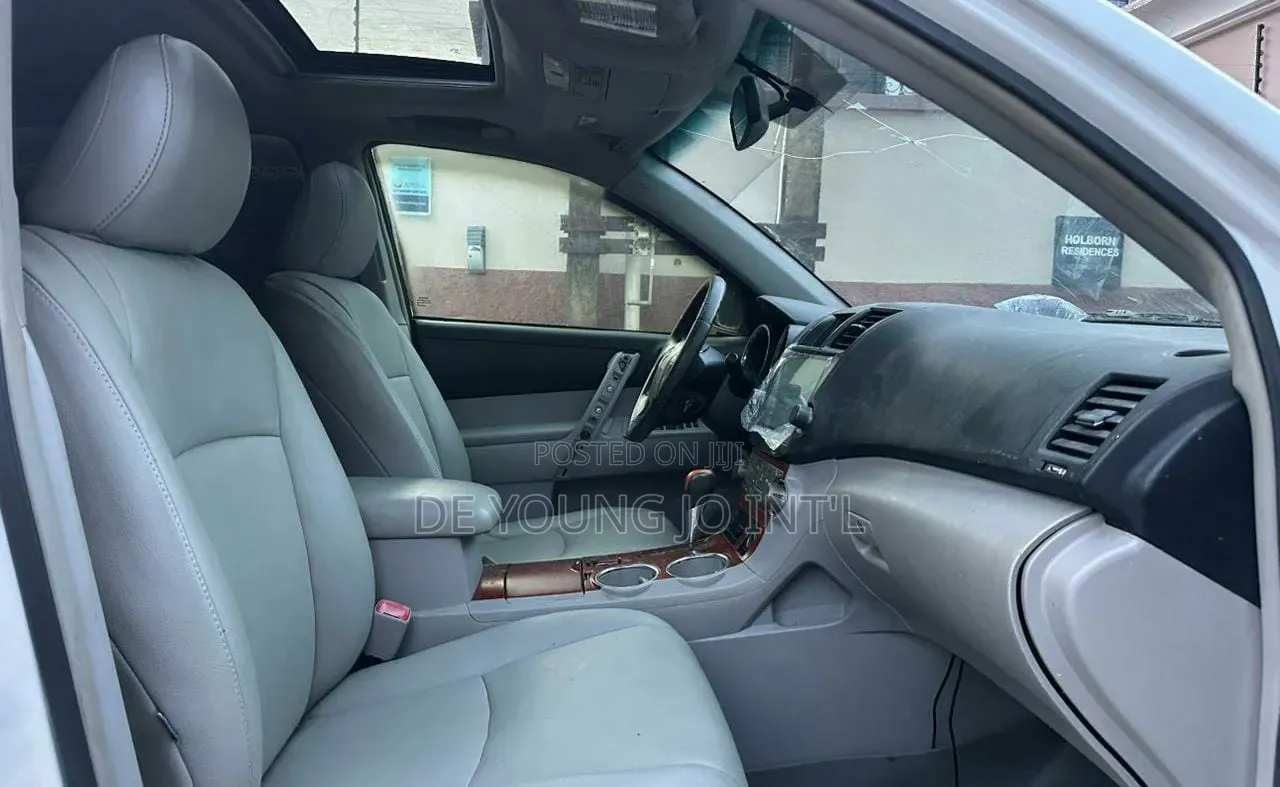 Toyota Highlander Limited 2011 White