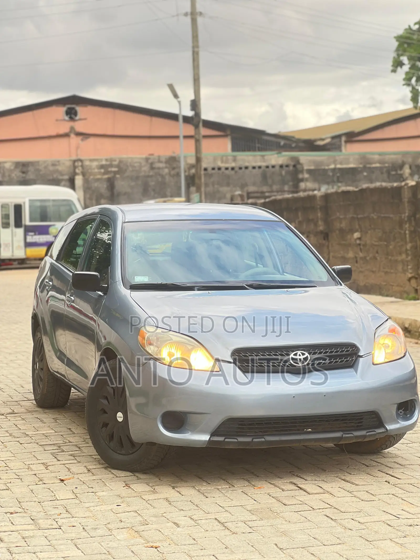 Toyota Matrix Hatchback FWD (1.8L 4cyl 5M) 2006 Blue