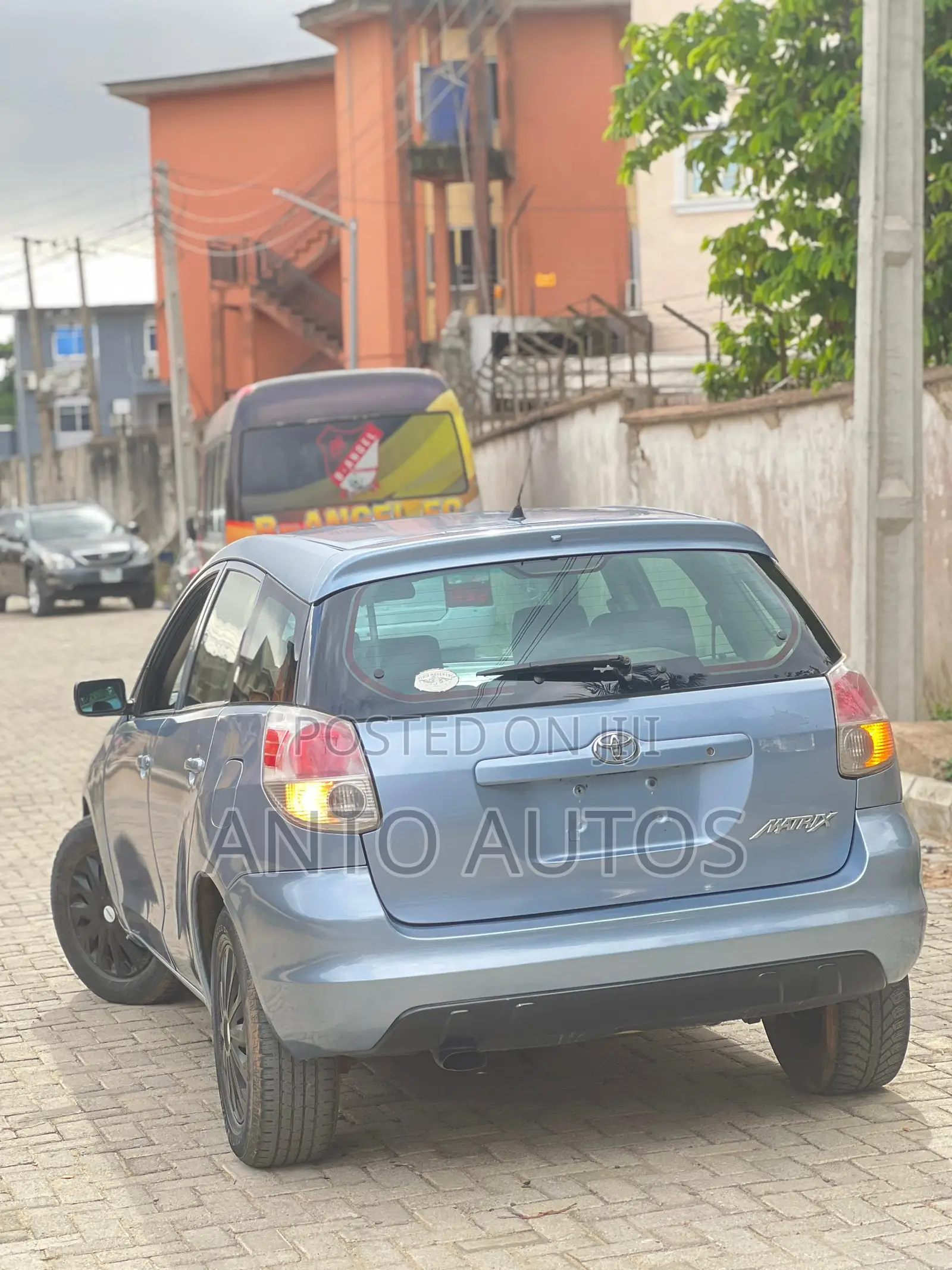 Toyota Matrix Hatchback FWD (1.8L 4cyl 5M) 2006 Blue