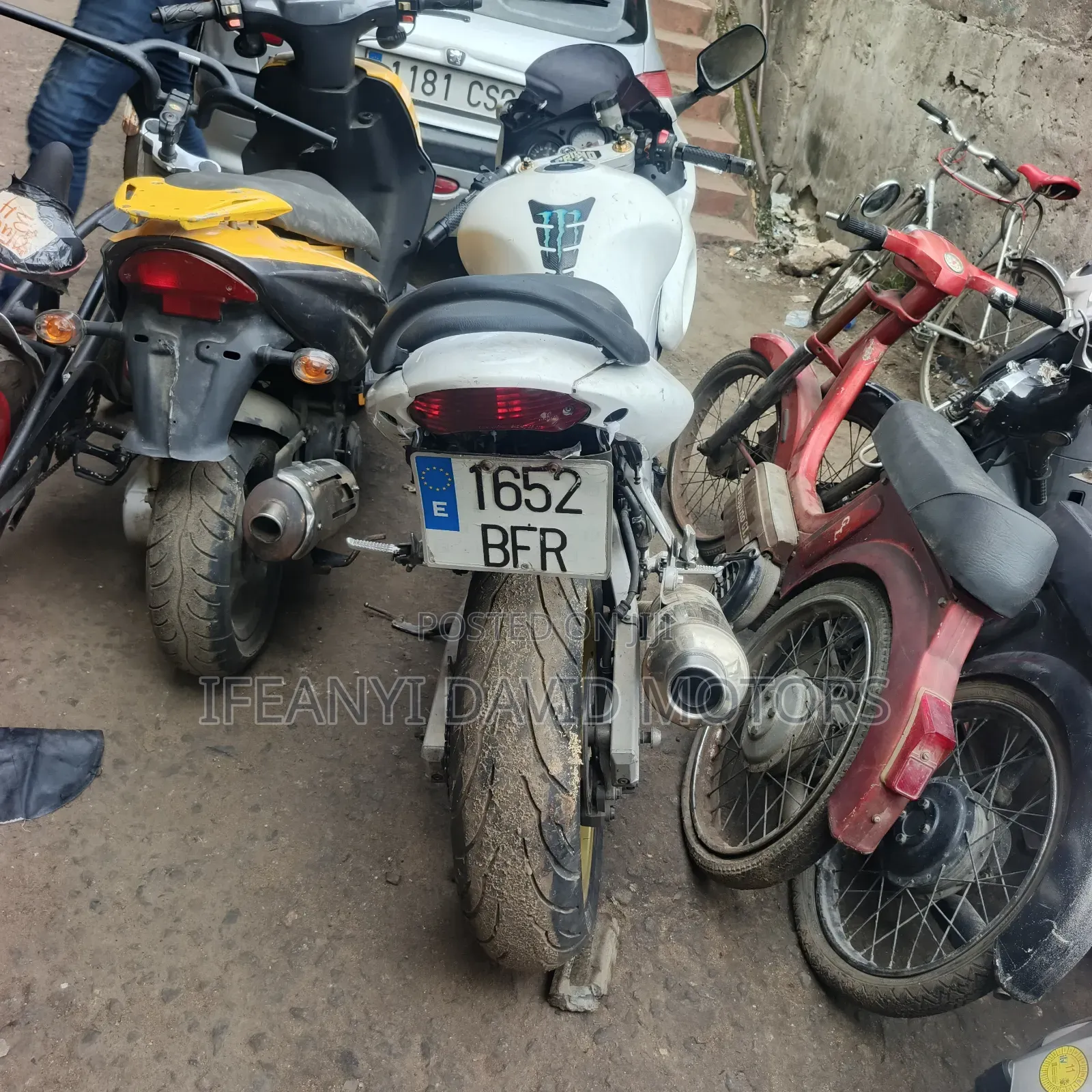 Suzuki SFV650 2010 White