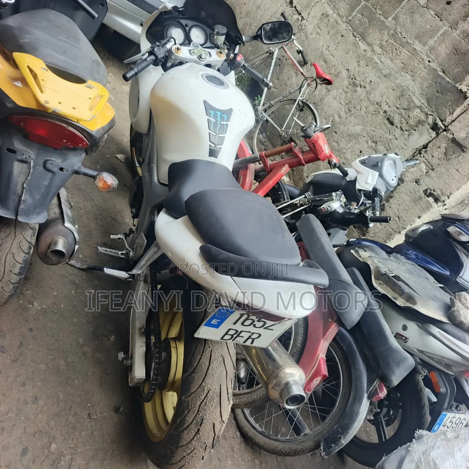 Suzuki SFV650 2010 White