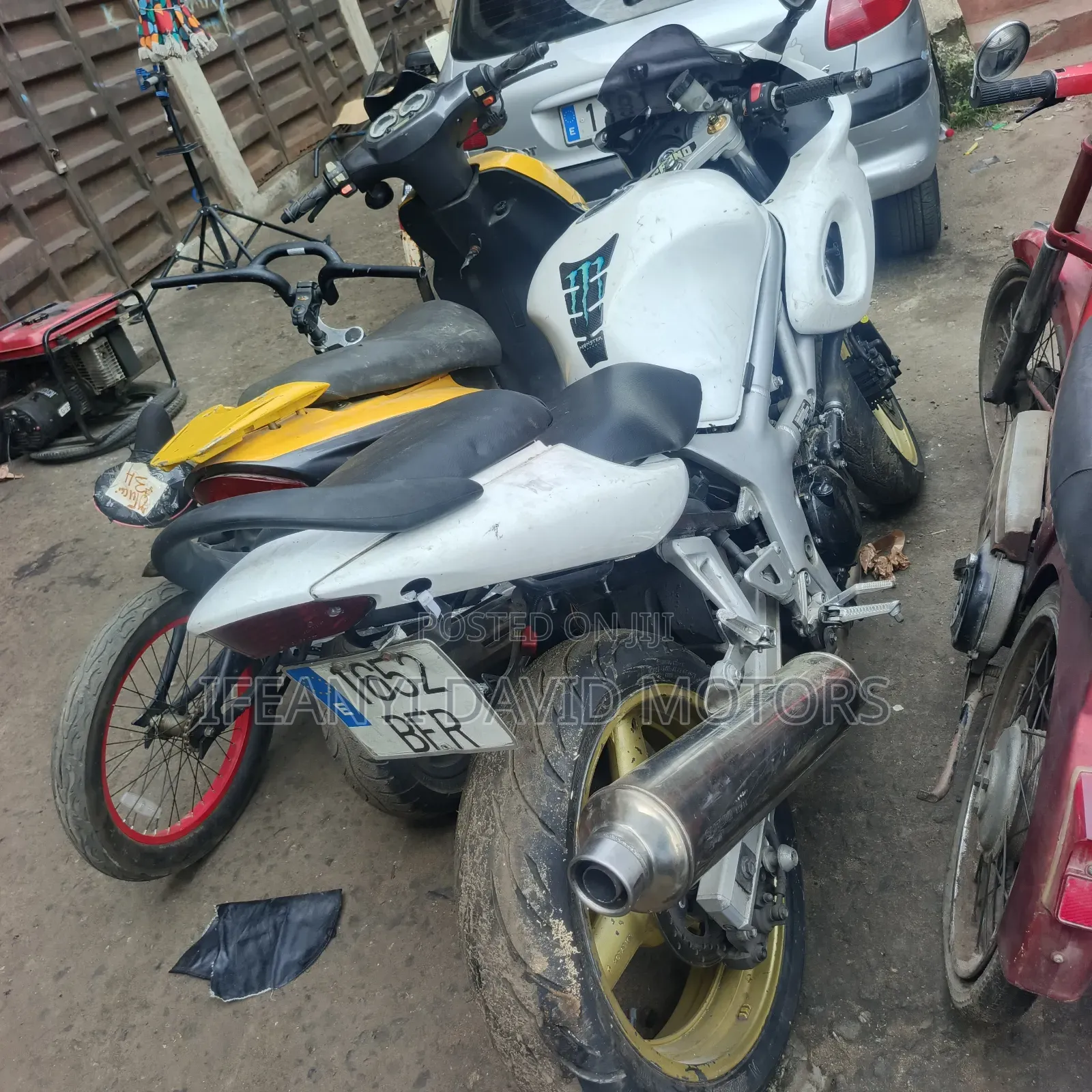 Suzuki SFV650 2010 White