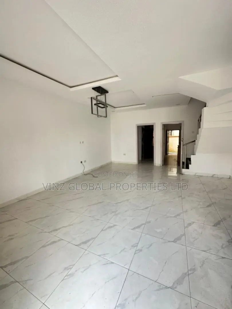 4bdrm Duplex in Lekki for rent