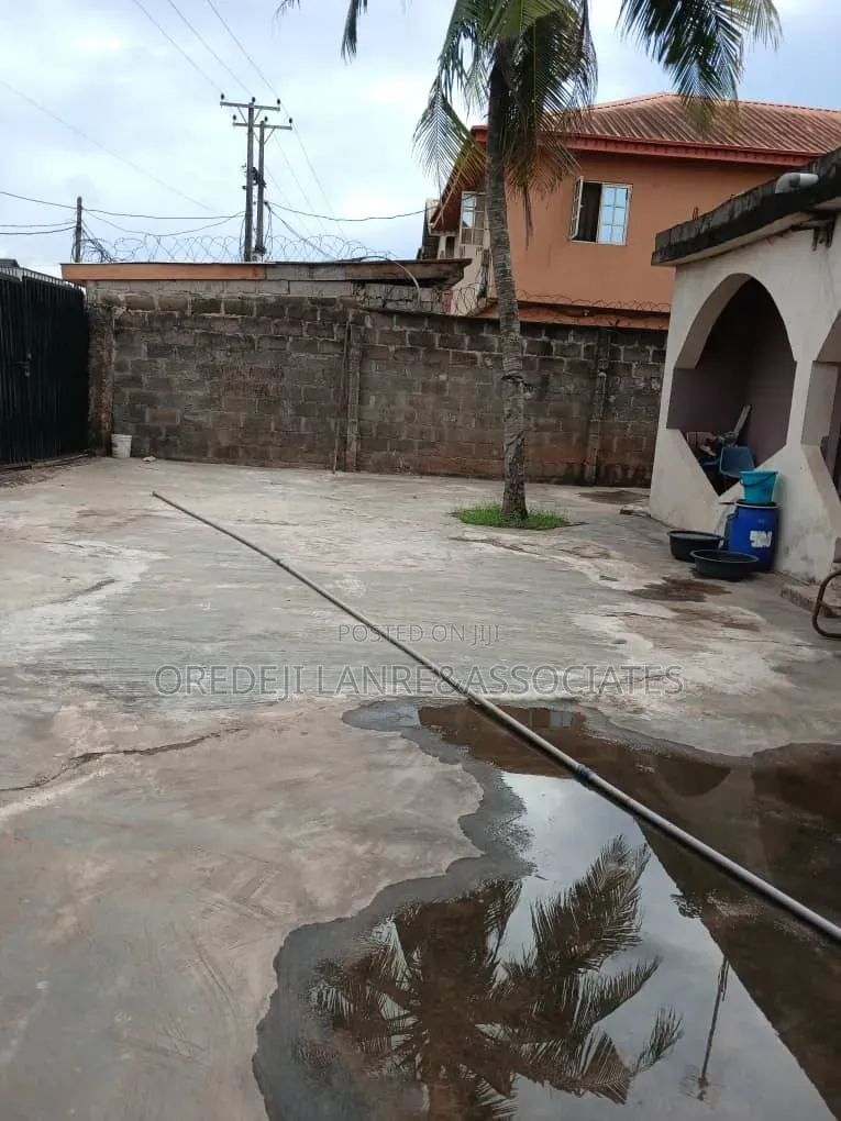 Very Secured Demolishable Bungalow On Full Plot In An Estate @Puposola