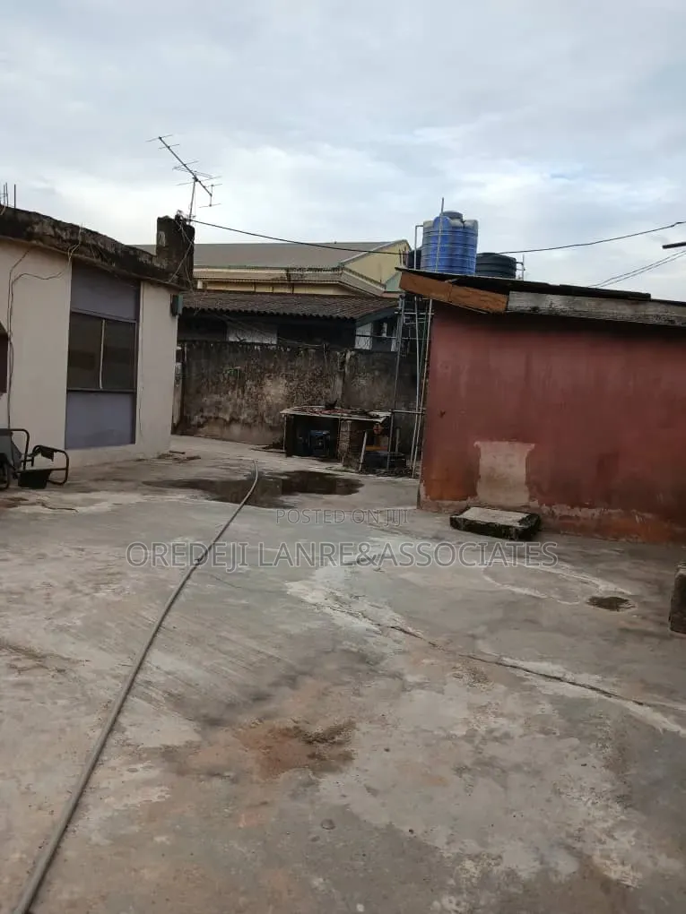 Very Secured Demolishable Bungalow On Full Plot In An Estate @Puposola