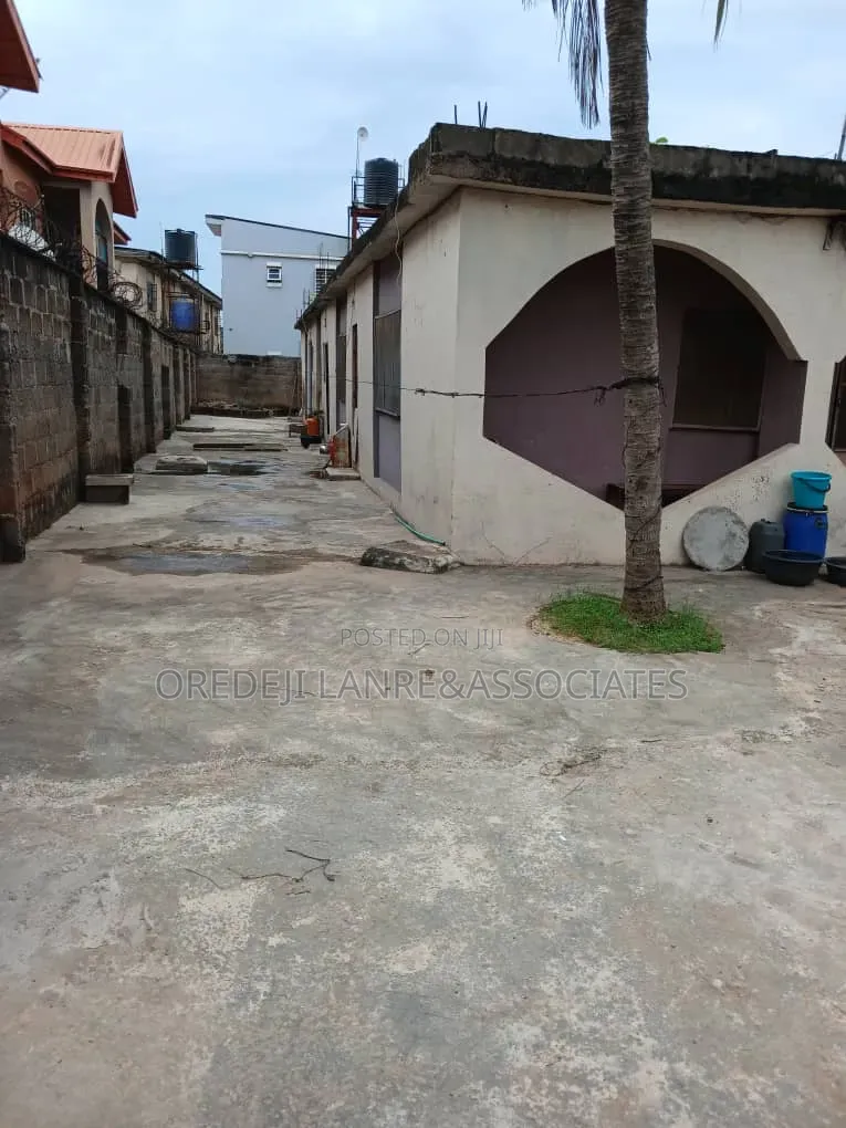 Very Secured Demolishable Bungalow On Full Plot In An Estate @Puposola