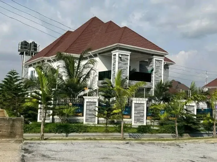 Furnished 6bdrm Duplex in Idu Industrial for sale