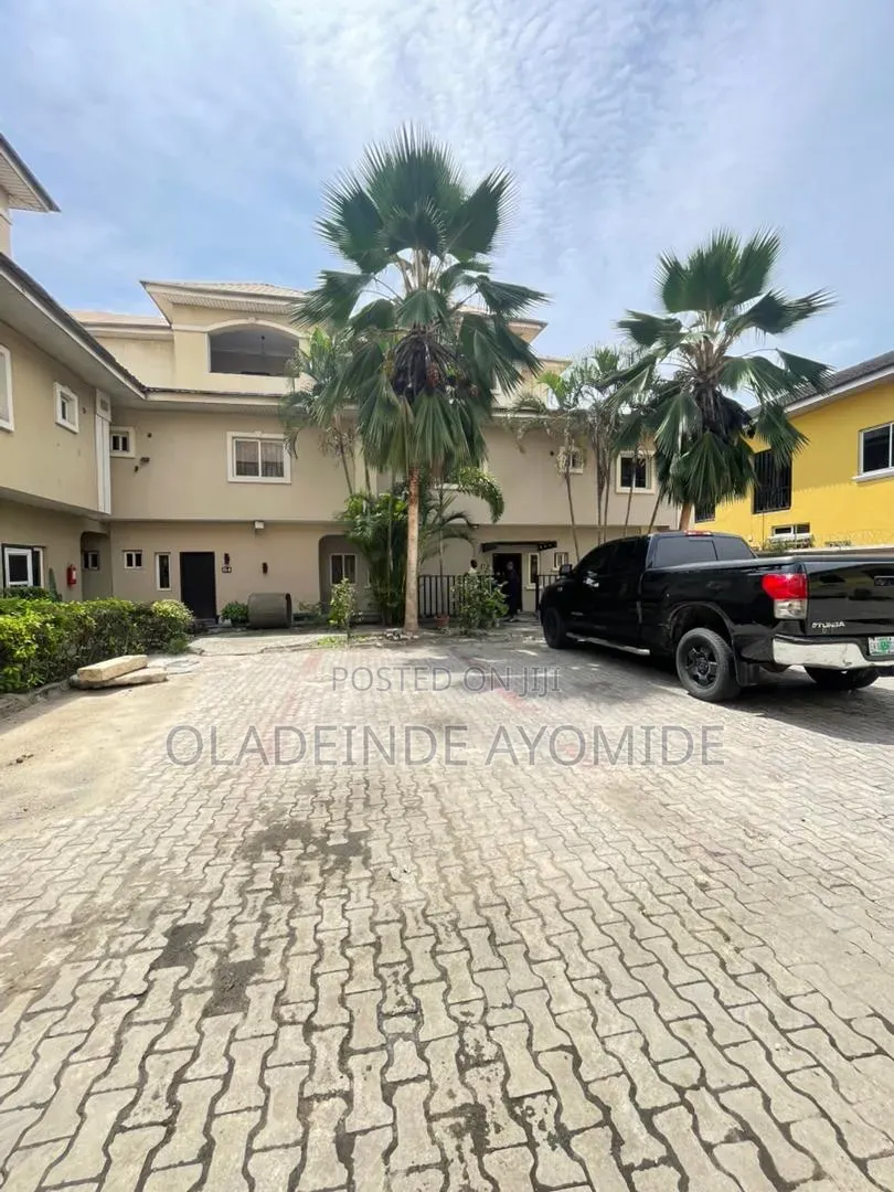 4bdrm Duplex in Lekki Phase 1 for rent