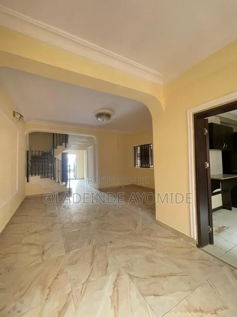 4bdrm Duplex in Lekki Phase 1 for rent