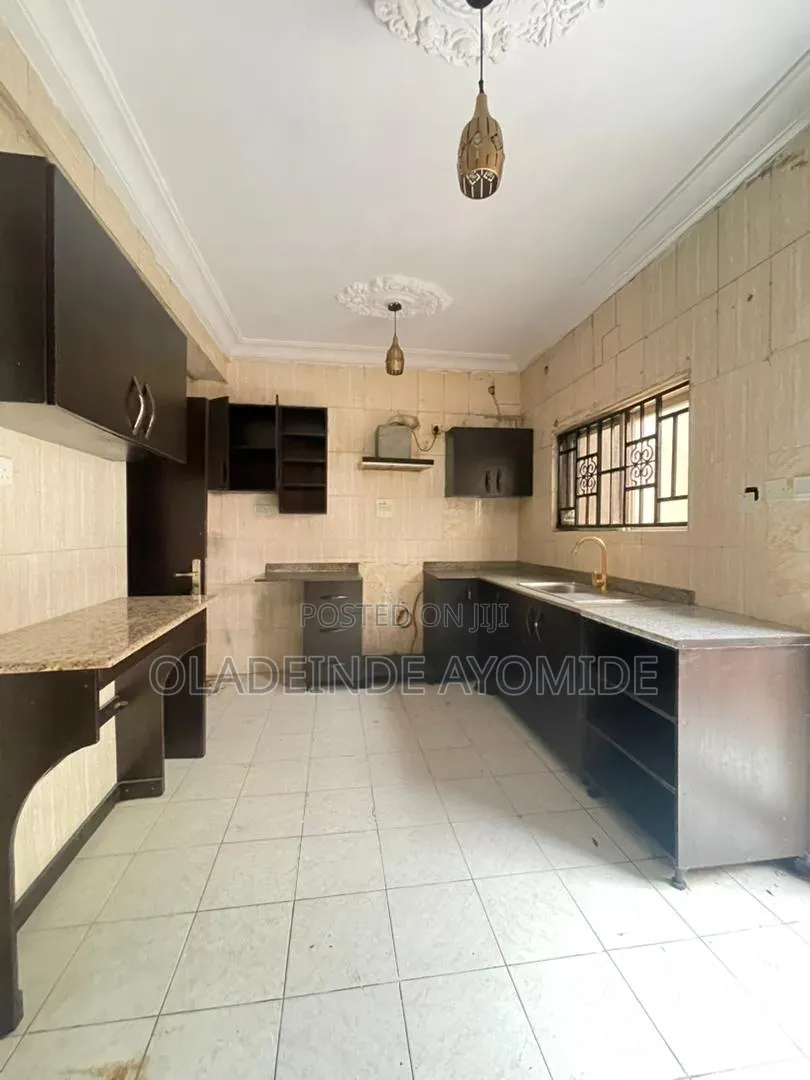 4bdrm Duplex in Lekki Phase 1 for rent