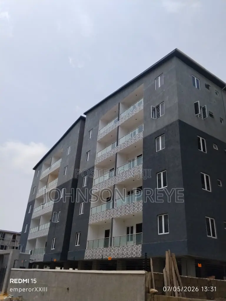 2bdrm Apartment in Lekki Phase 1 for rent