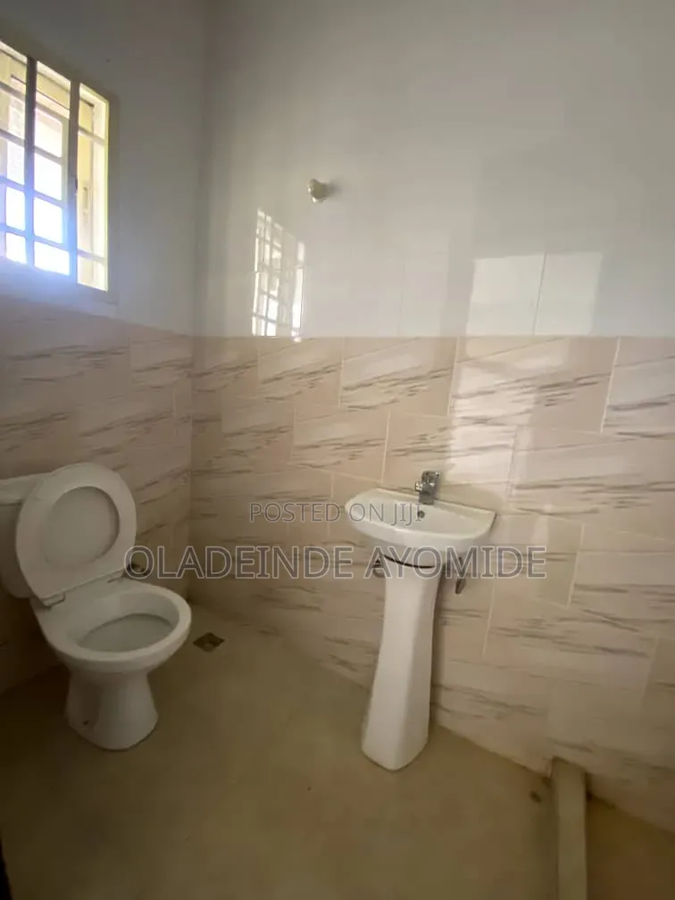 2bdrm Apartment in Awoyaya, Lakowe for rent