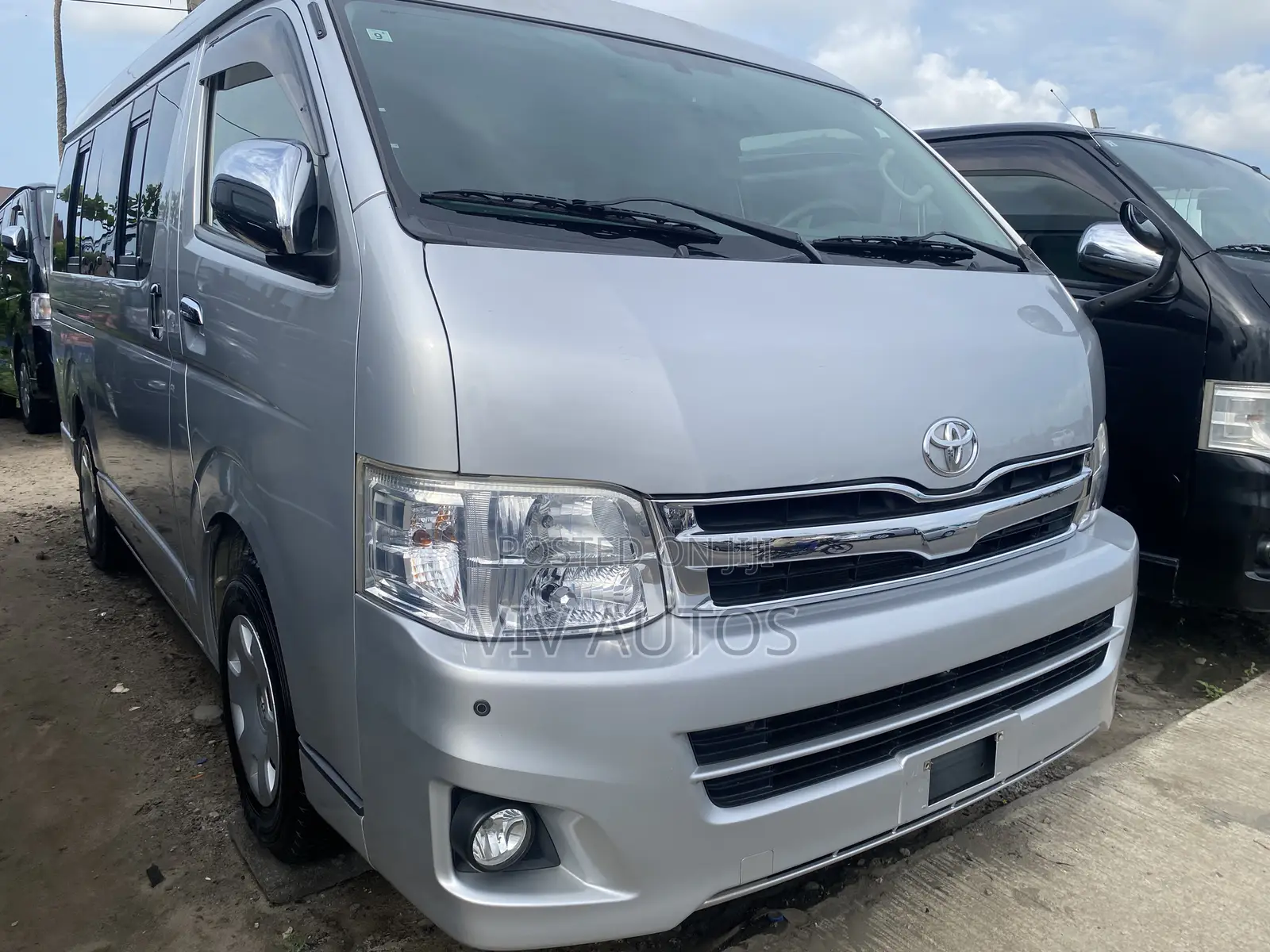 Toyota HiAce 2015 Silver