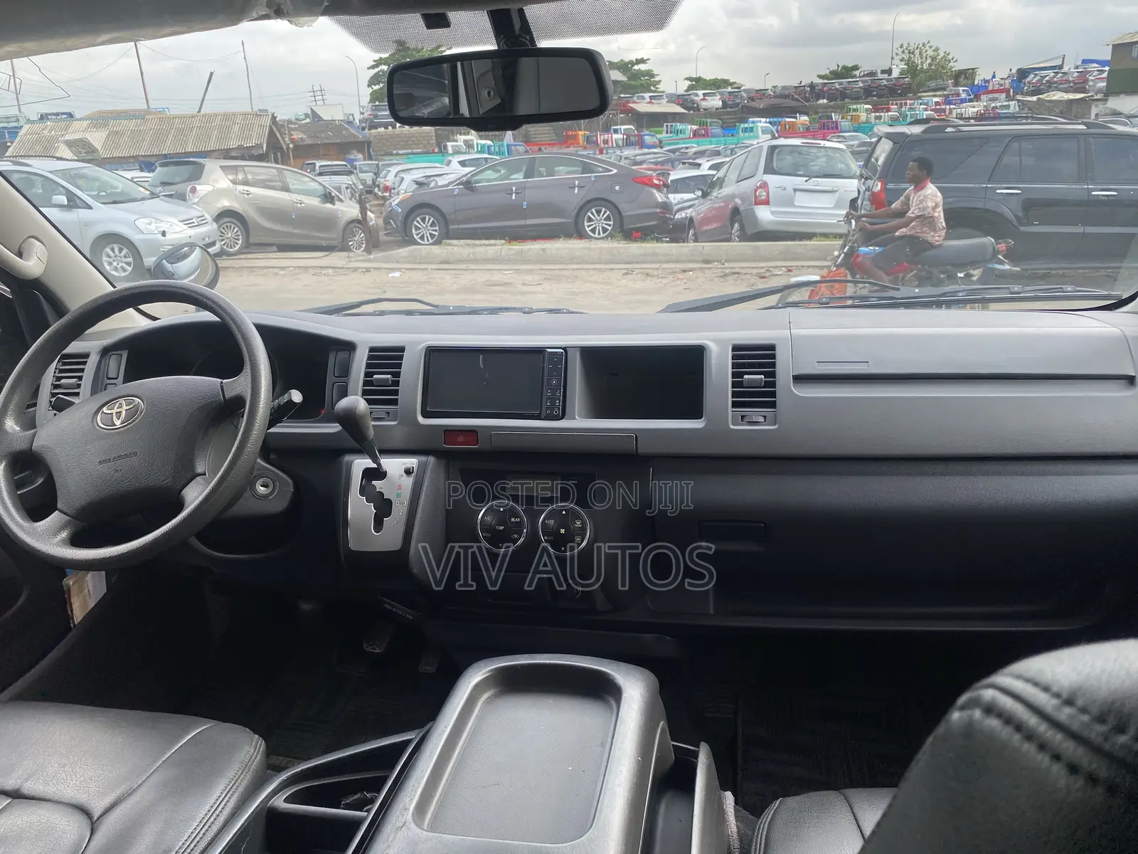 Toyota HiAce 2015 Silver