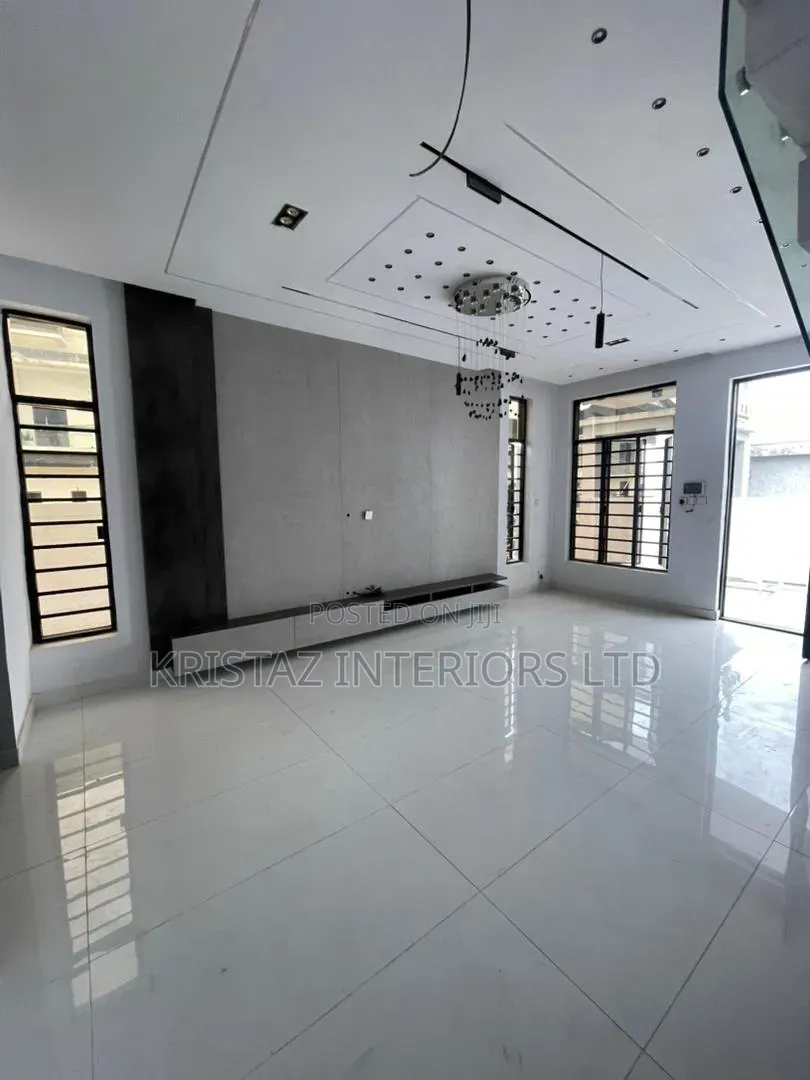 4bdrm Duplex in Ikota for sale