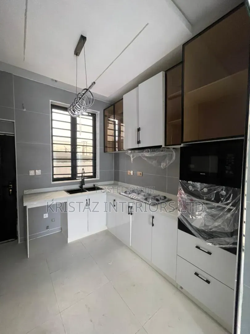 4bdrm Duplex in Ikota for sale