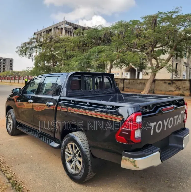 Toyota Hilux 2018 Black
