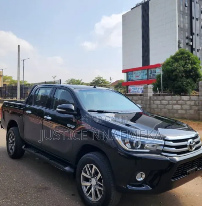 Toyota Hilux 2018 Black