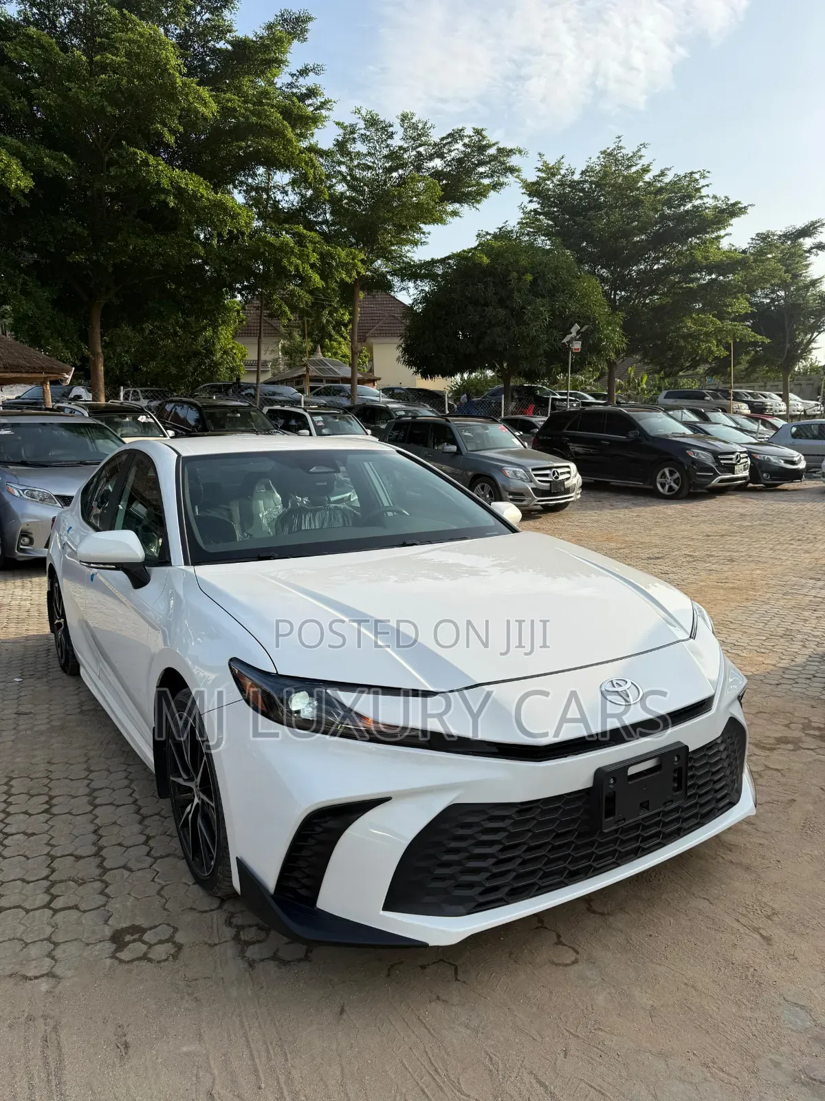 Toyota Camry SE AWD 2026 White