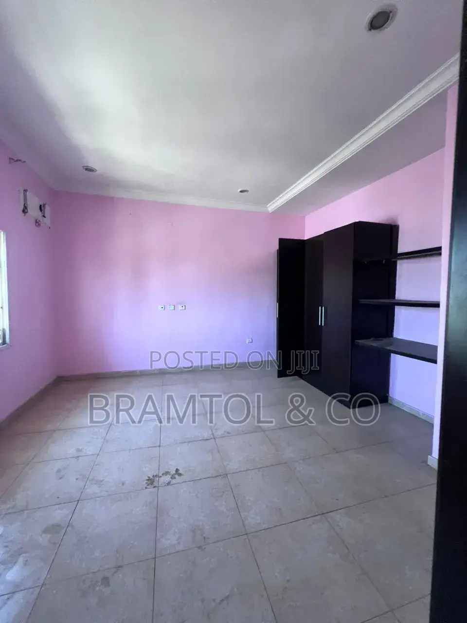 3bdrm Townhouse/Terrace in Idu Industrial for sale