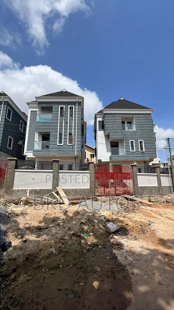 4bdrm Duplex in Allen Avenue for sale