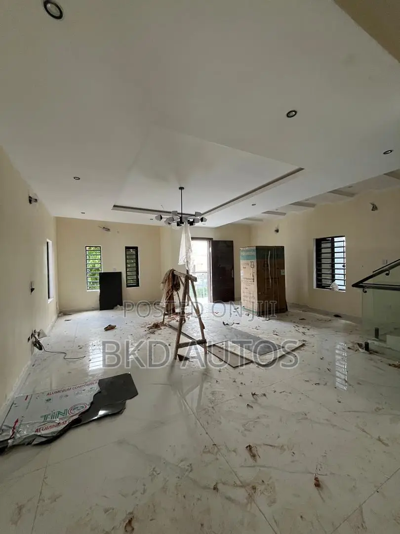 4bdrm Duplex in Allen Avenue for sale