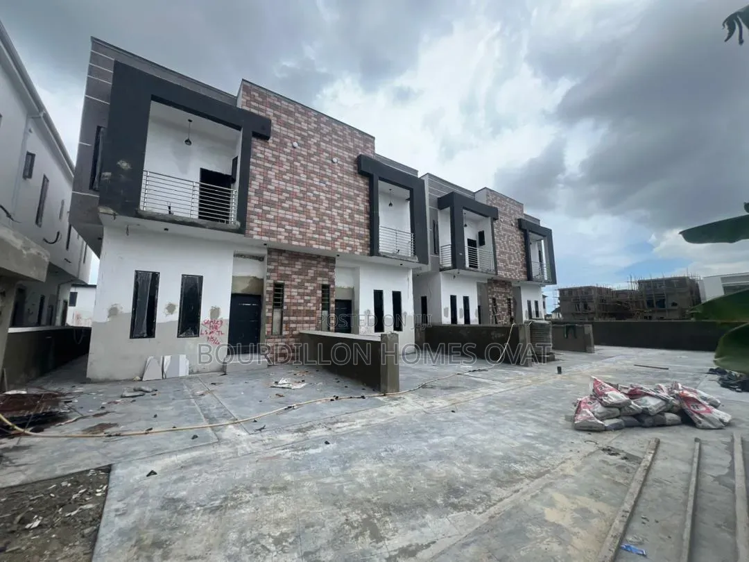 4bdrm Duplex in General Paint Estate, Chevron for sale
