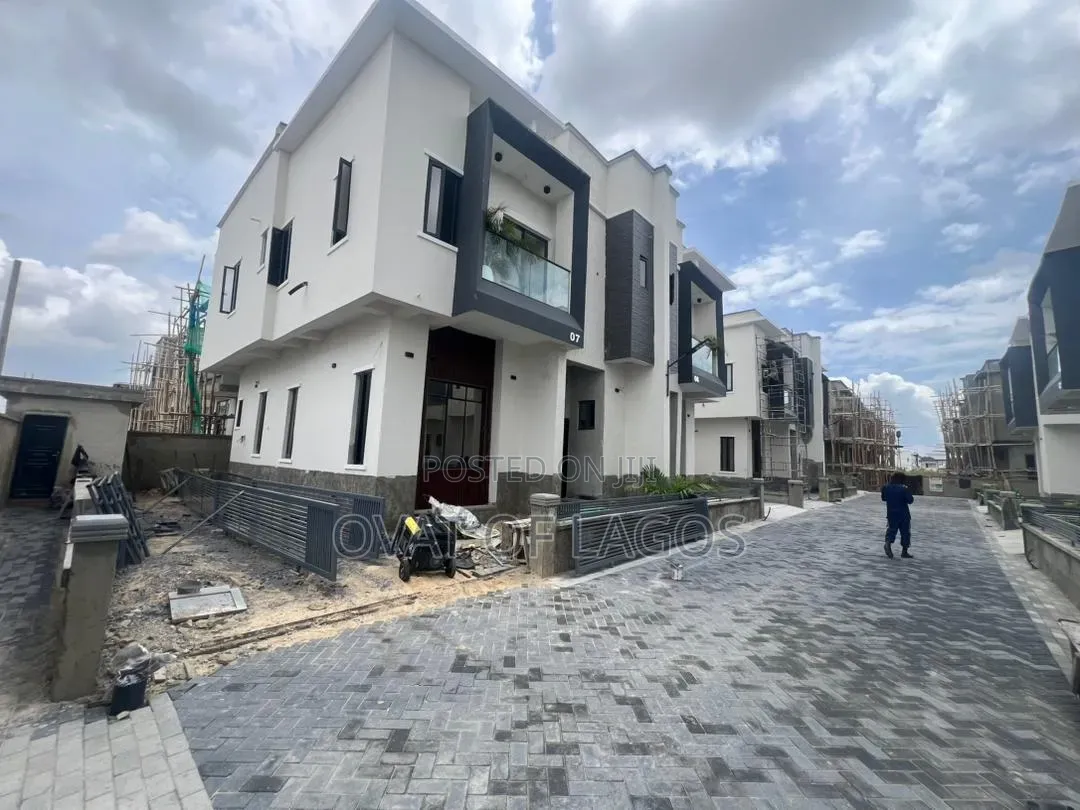 4bdrm Duplex in General Paint, Off Lekki-Epe Expressway for sale
