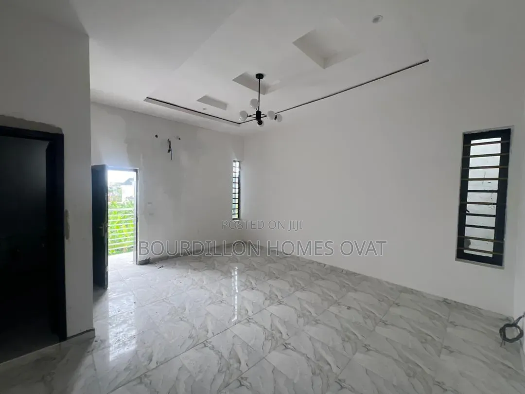 4bdrm Duplex in General Paint Estate, Chevron for sale