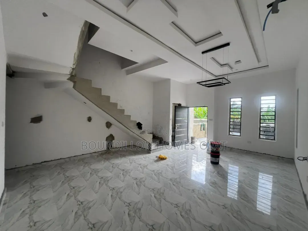 4bdrm Duplex in General Paint Estate, Chevron for sale