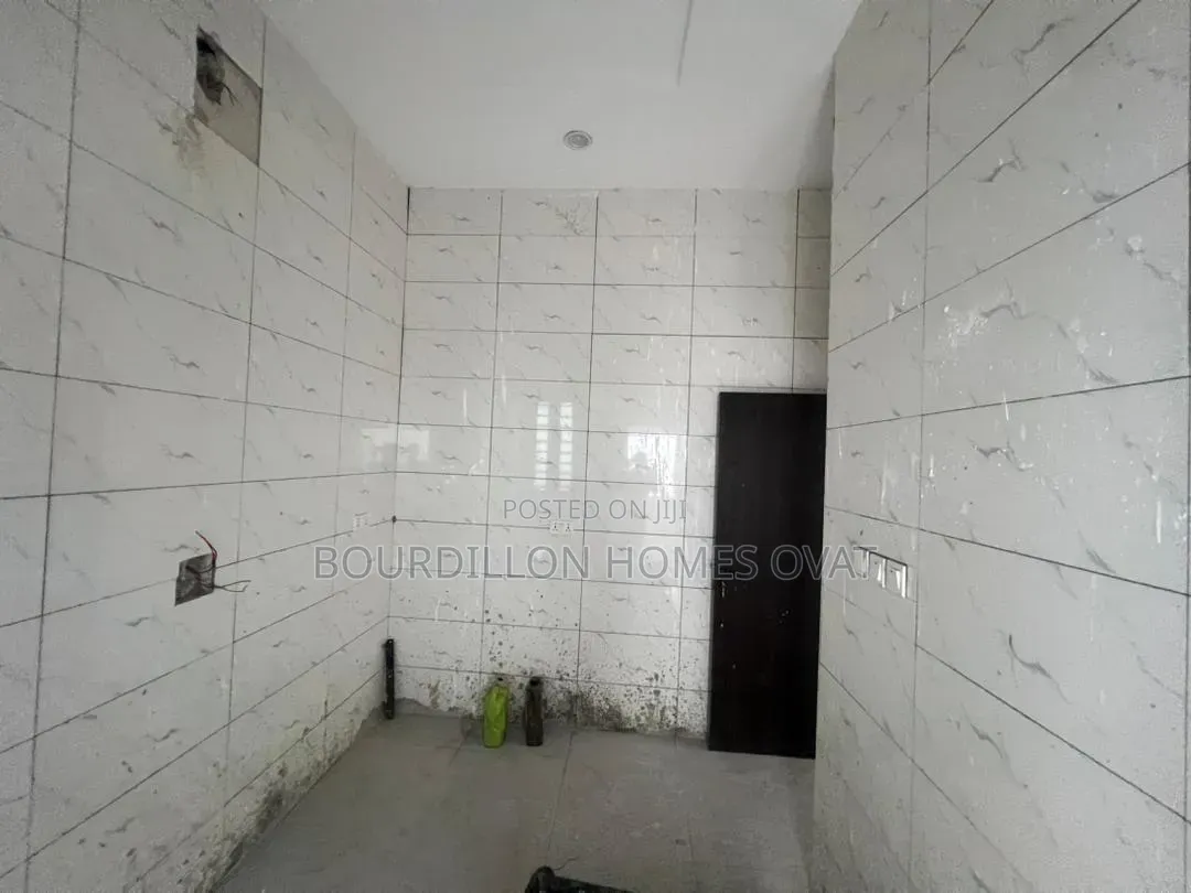 2bdrm Duplex in General Paint Estate for sale