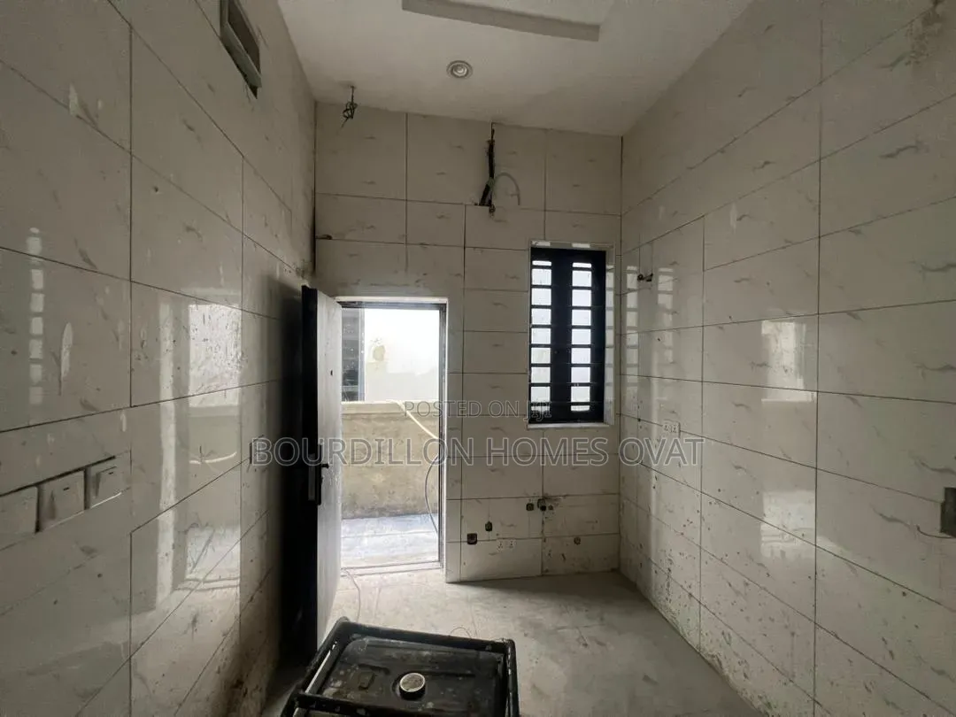 2bdrm Duplex in General Paint Estate for sale