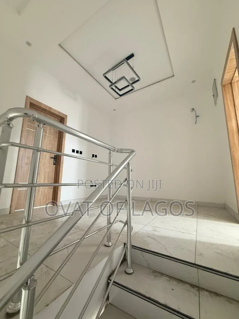 3bdrm Duplex in Chevron for sale