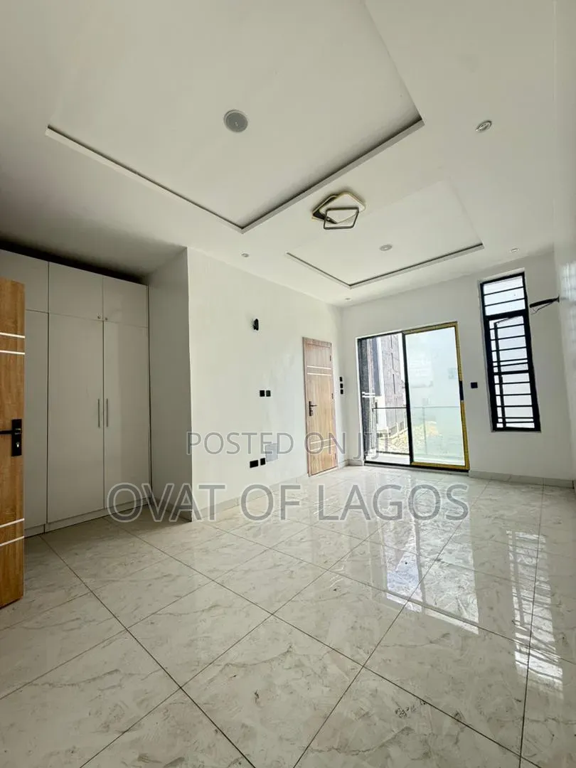 3bdrm Duplex in Chevron for sale