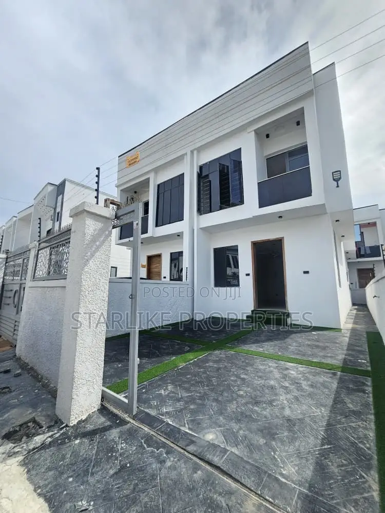 3bdrm Duplex in Ikota for sale