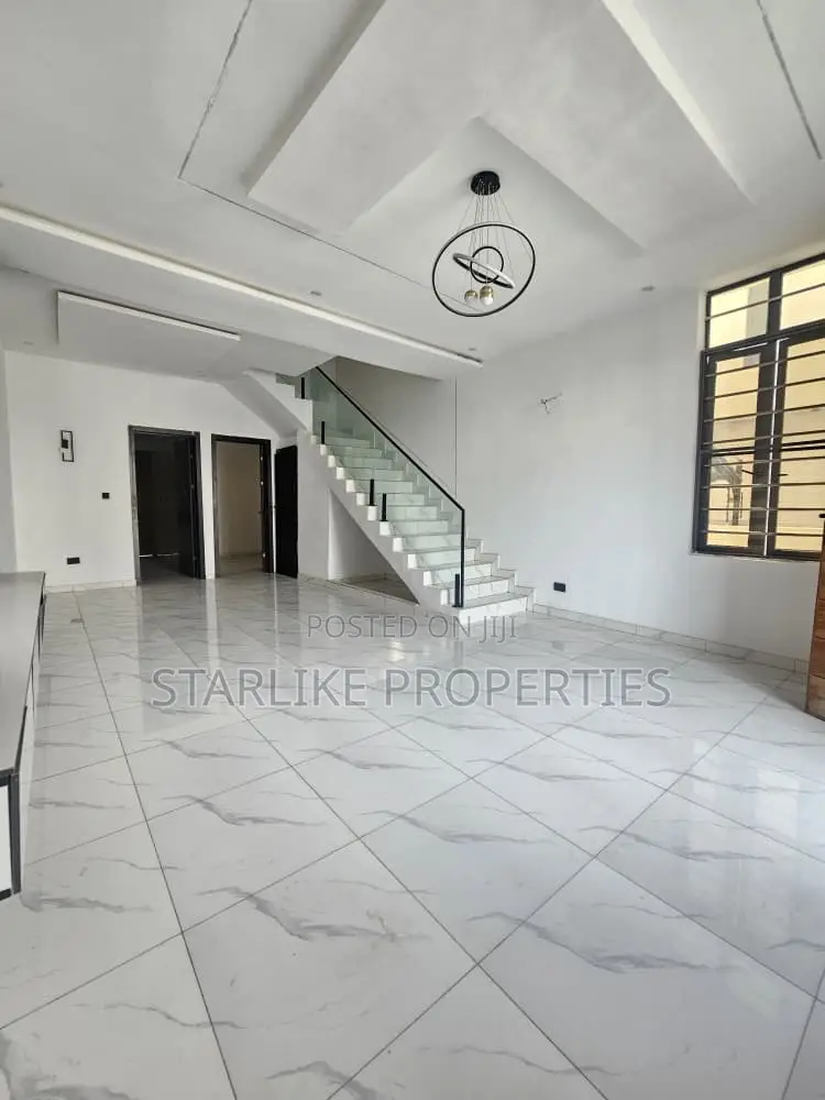3bdrm Duplex in Ikota for sale