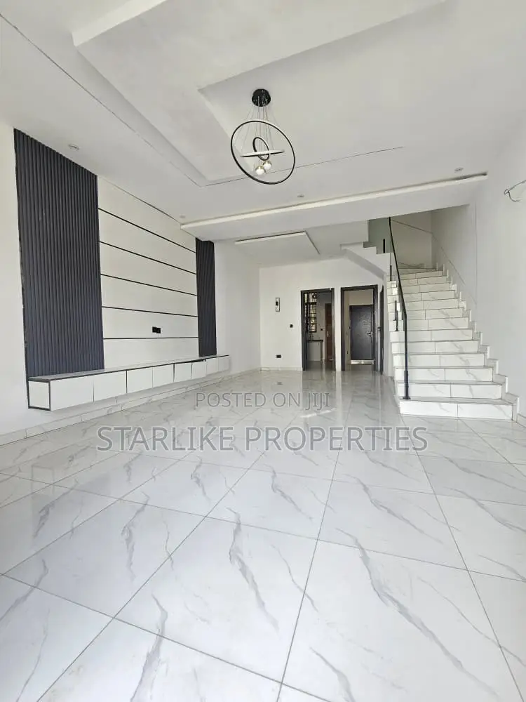 3bdrm Duplex in Ikota for sale