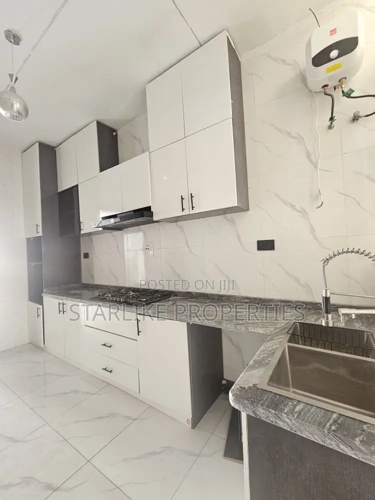 3bdrm Duplex in Ikota for sale